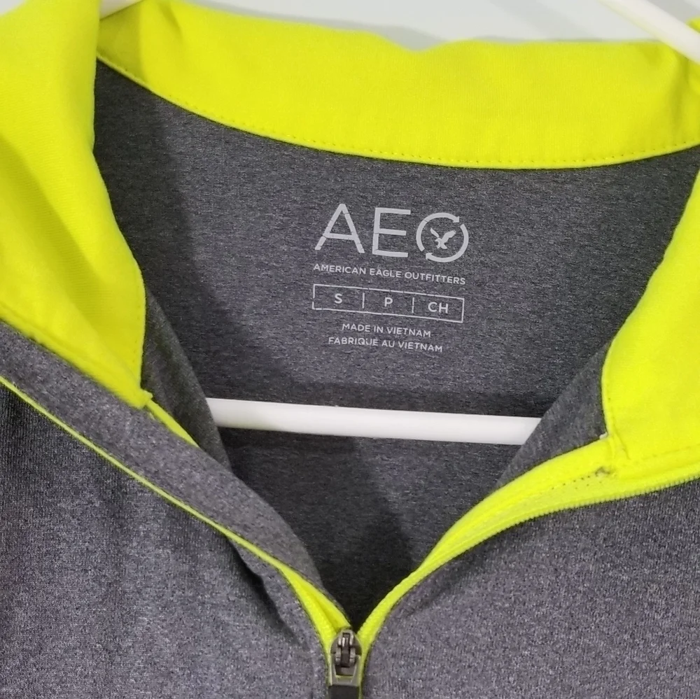 American Eagle Outfitters AEO Quarter Zip Long Sleeve Pullover. Size Small.
